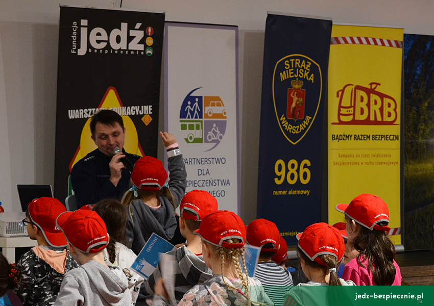 Porozmawiajmy o bezpieczeństwie - Warsztaty Edukacyjne Bezpieczne dziecko w podróży i na drodze - spotkanie z policją
